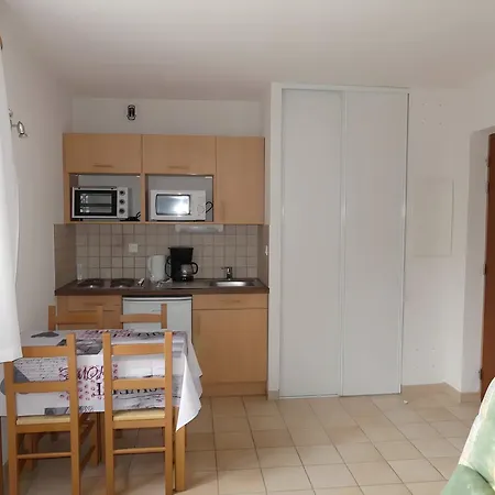 Les Lys Oranges Apartment