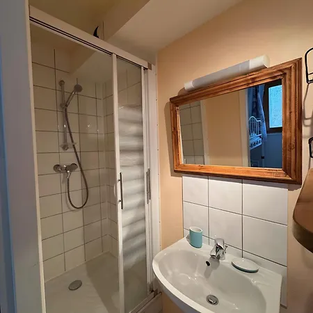 Les Lys Oranges Apartment