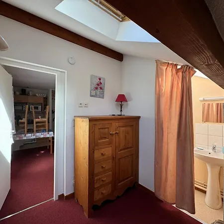 Les Lys Oranges Apartment